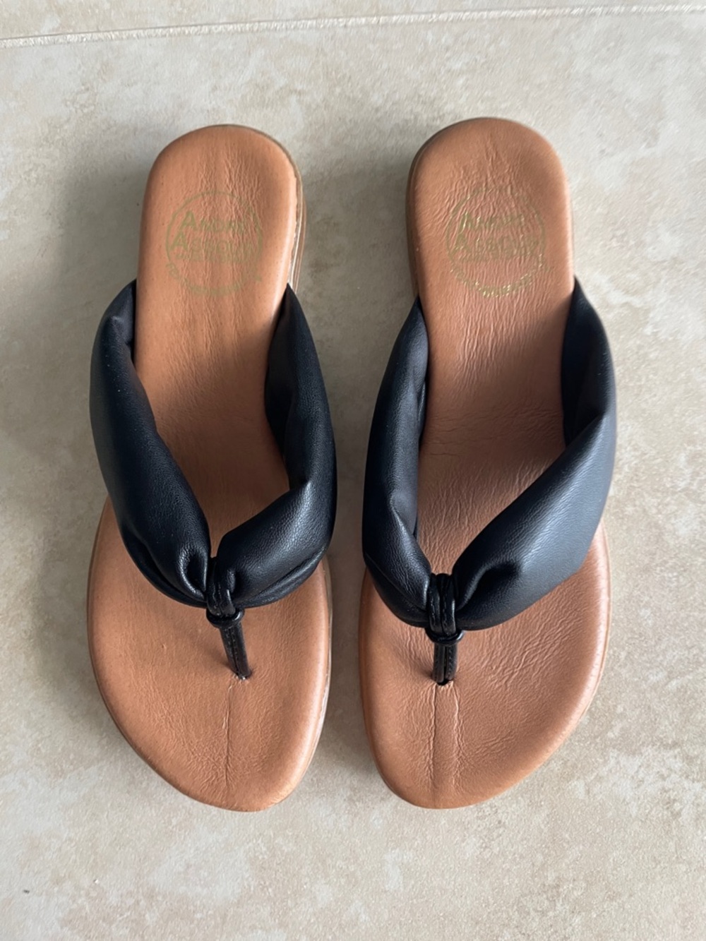 Andre assous Women's Black Padded Thong Sandals - Casual Slide